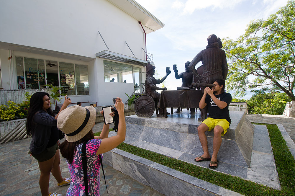 Sandugo Monument